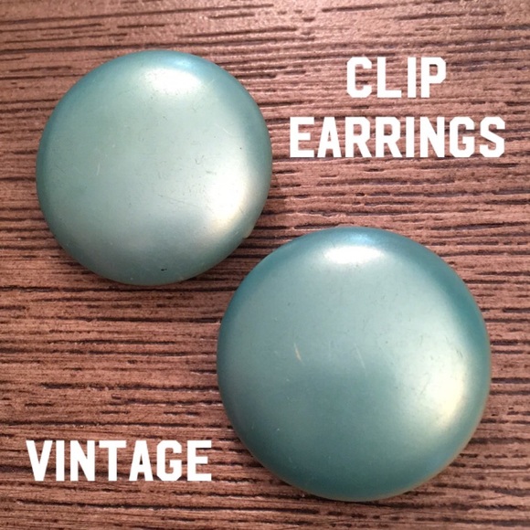 Vintage Jewelry - Large Pearlized Button Earrings Tiffany Blue 1950